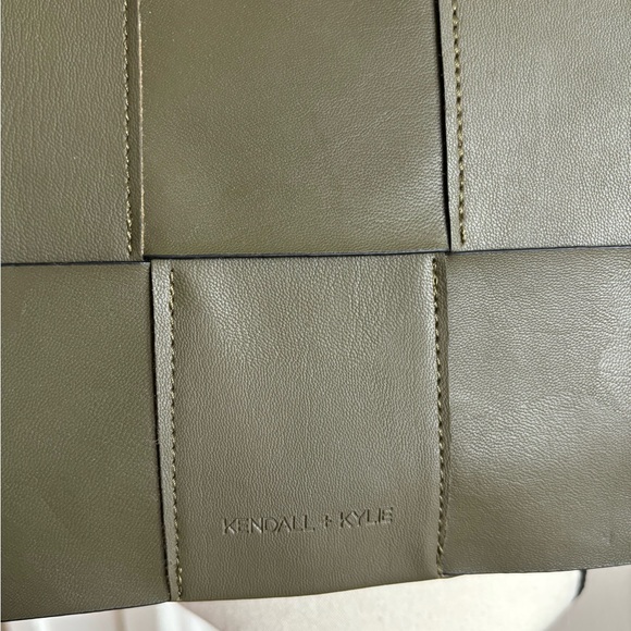 Kendall & Kylie army green crossbody purse. Brand new with tag, unworn. - Picture 2 of 5